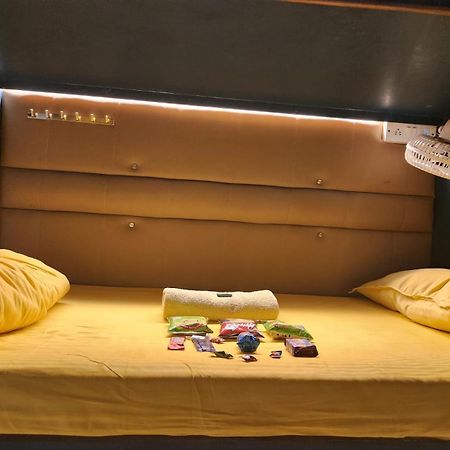 Sinhassan Dormitory Hostel Juhu 孟买 外观 照片
