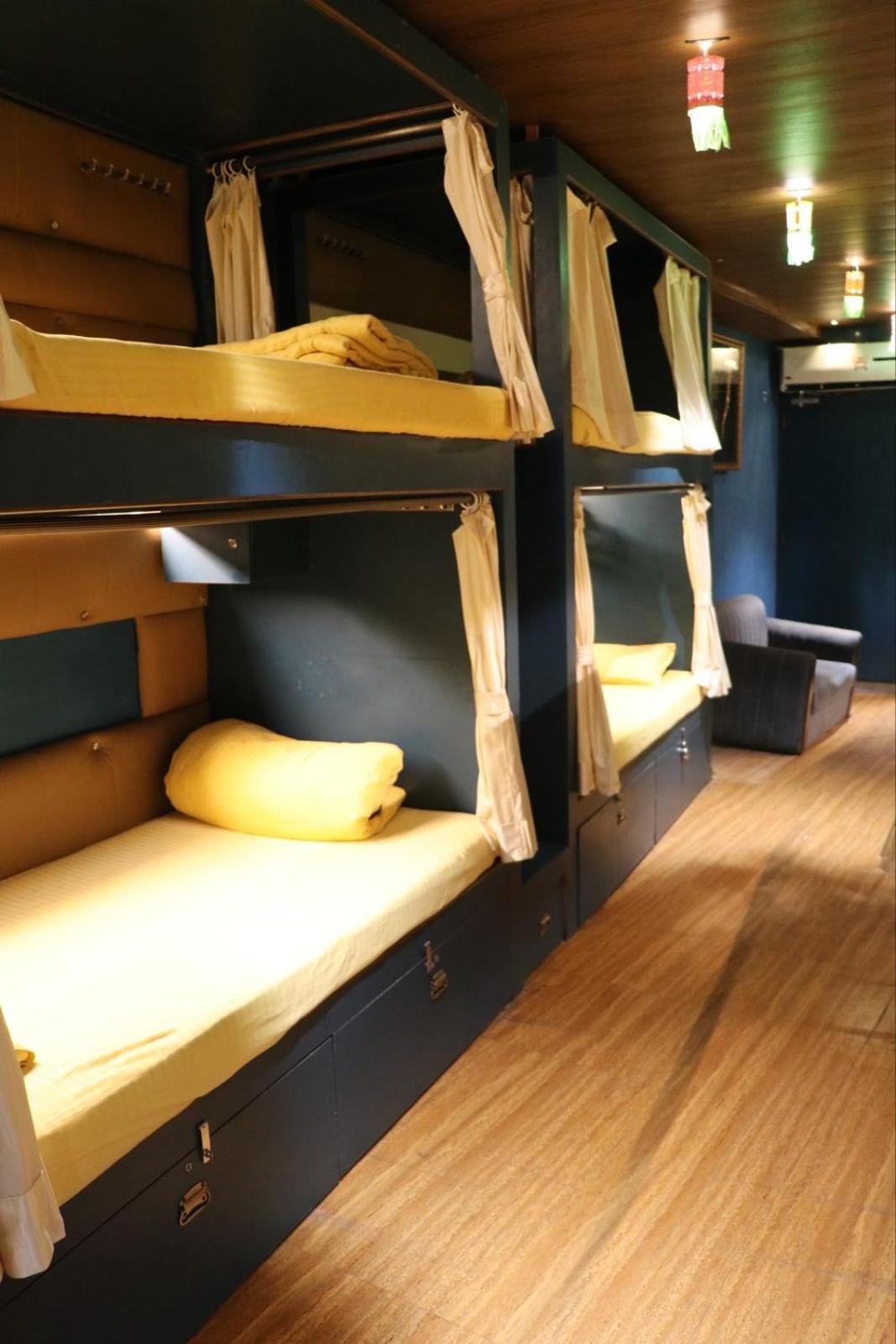 Sinhassan Dormitory Hostel Juhu 孟买 外观 照片