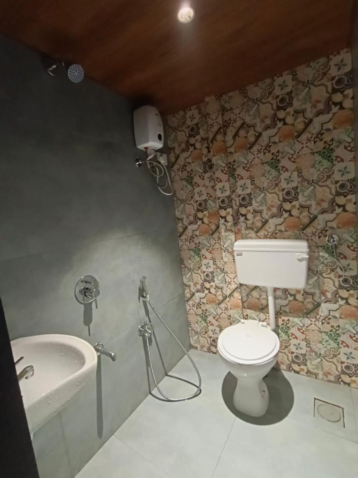 Sinhassan Dormitory Hostel Juhu 孟买 外观 照片