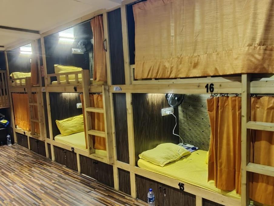 Sinhassan Dormitory Hostel Juhu 孟买 外观 照片